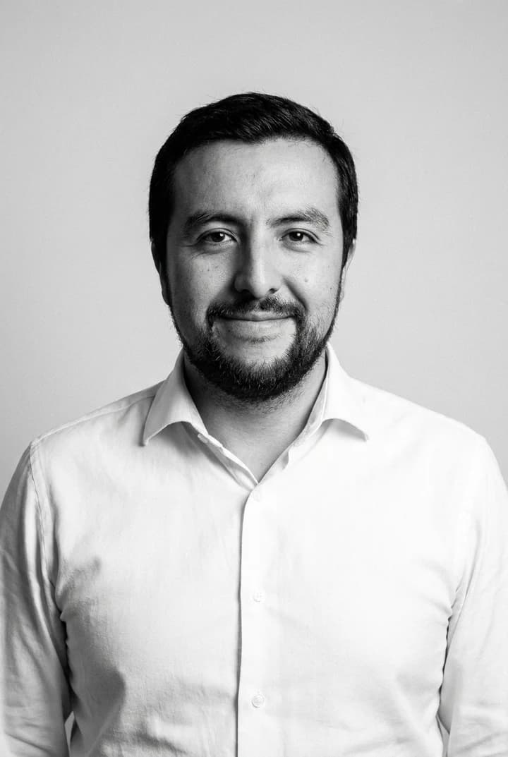 LUXOM team member