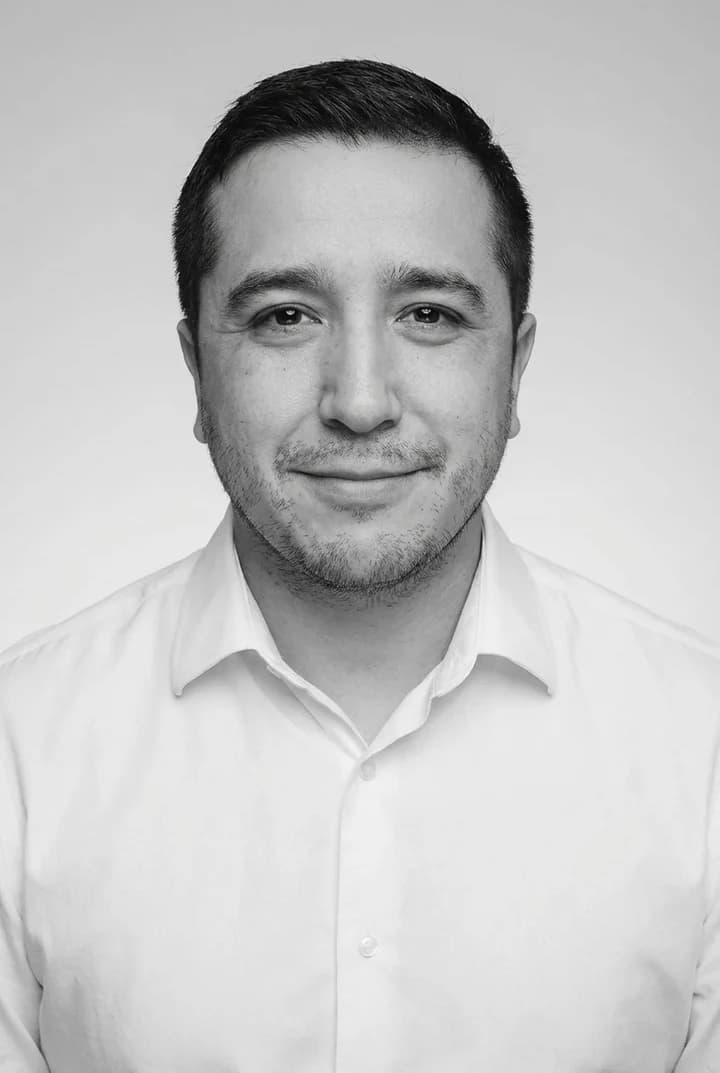 LUXOM team member