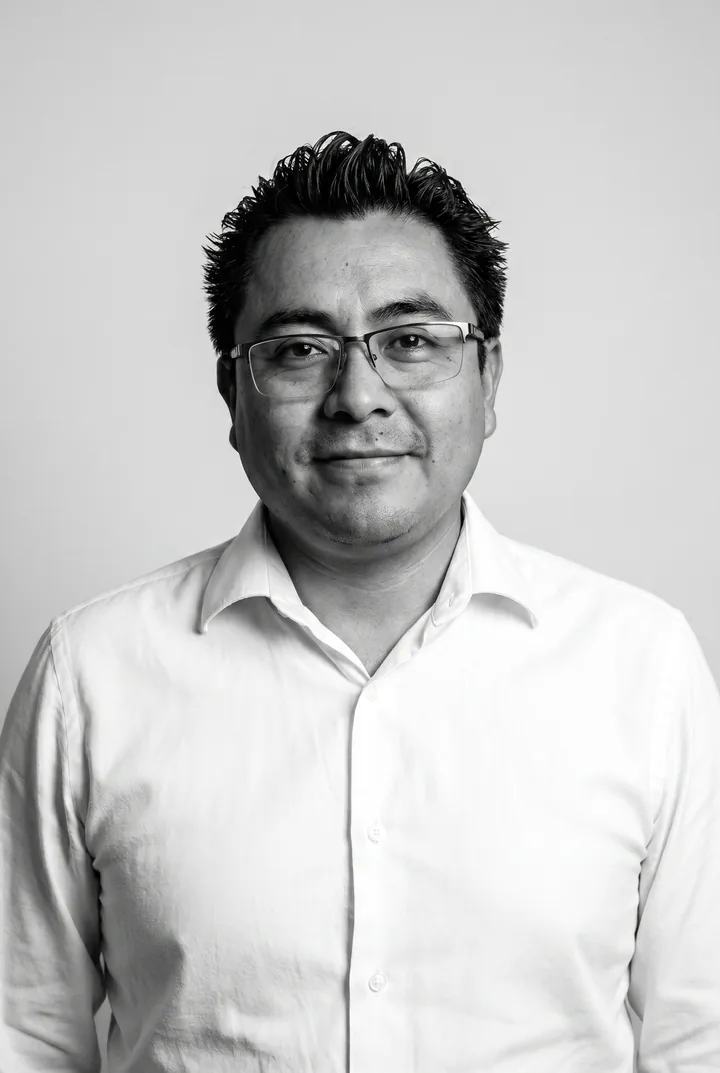 LUXOM team member