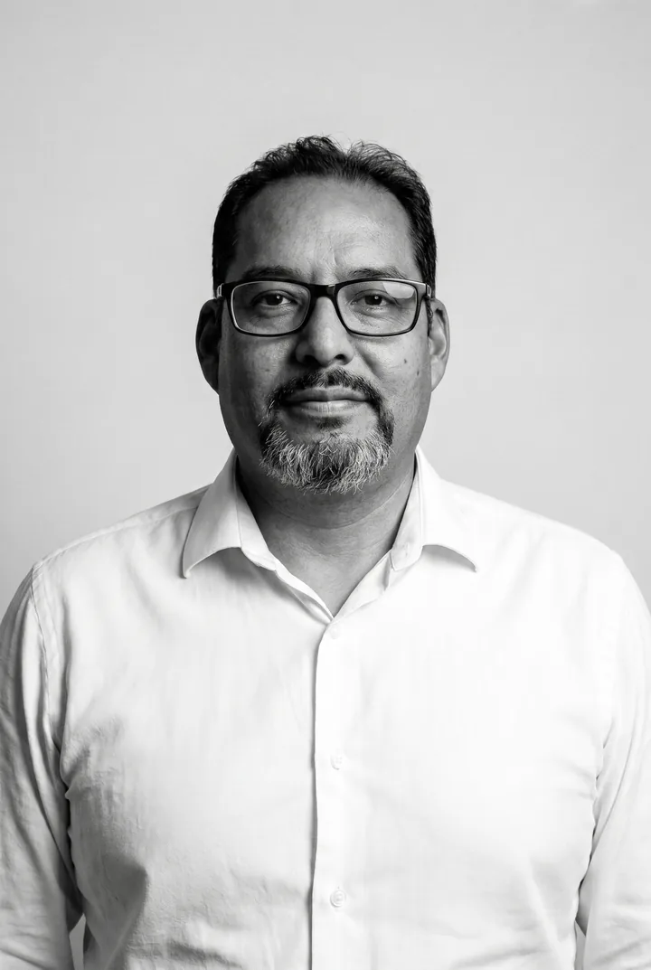 LUXOM team member