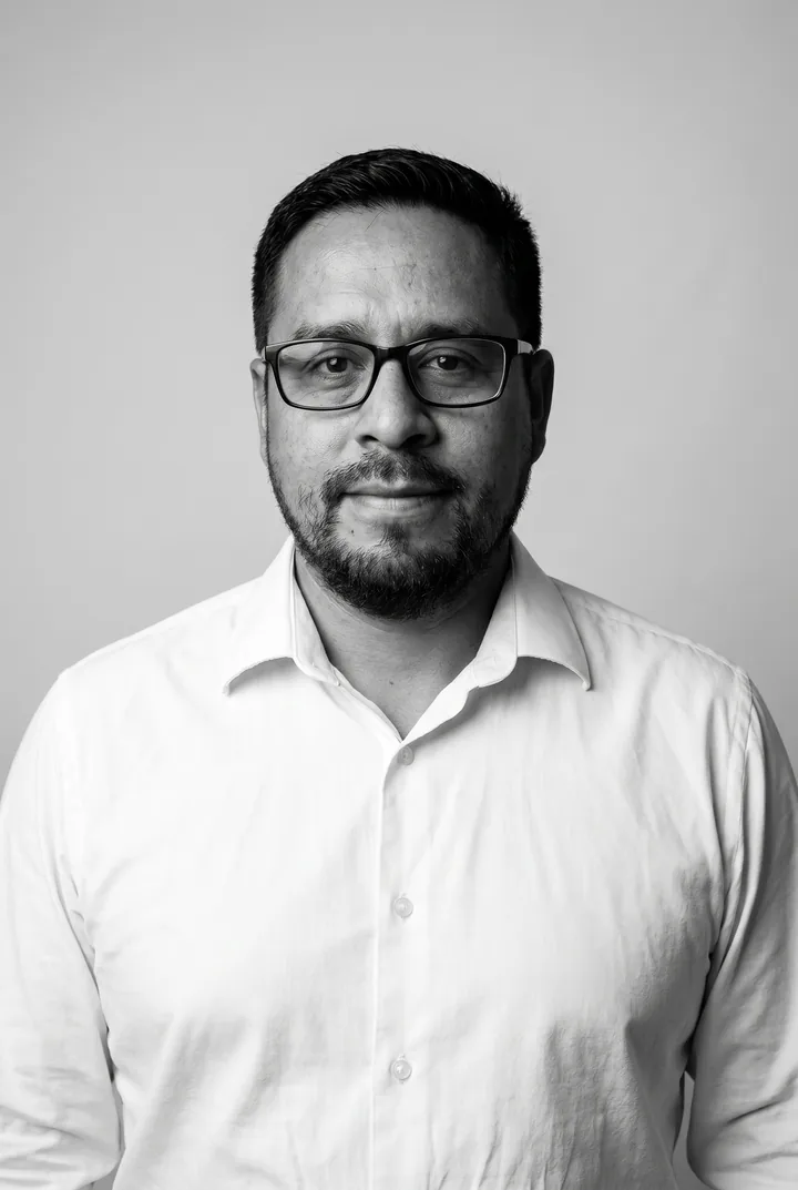 LUXOM team member
